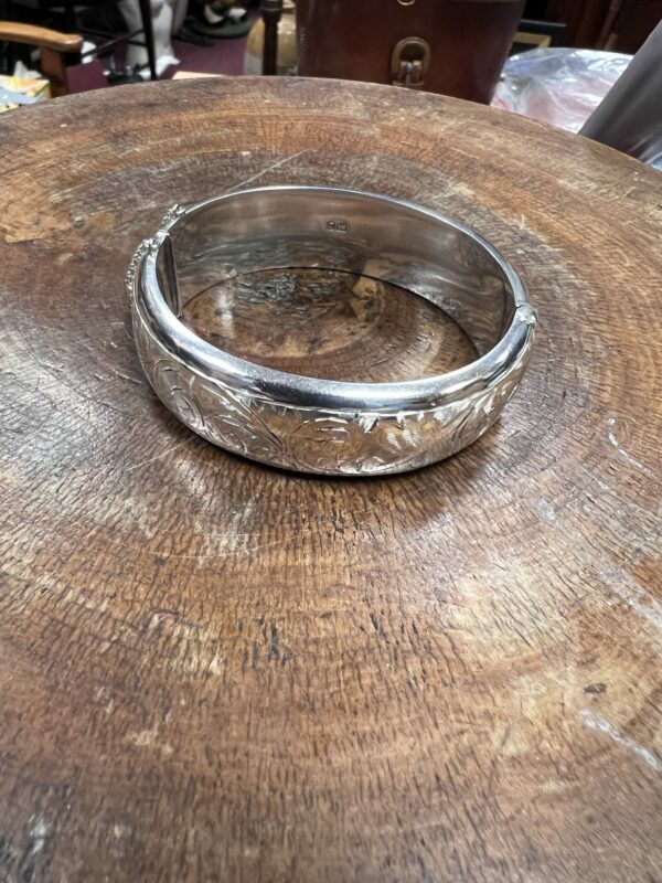 Vintage silver hinged bangle - Image 2