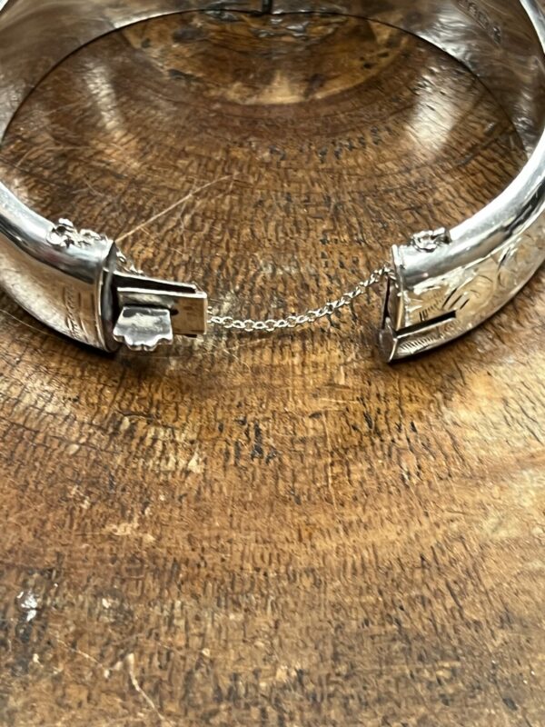 Vintage silver hinged bangle - Image 5