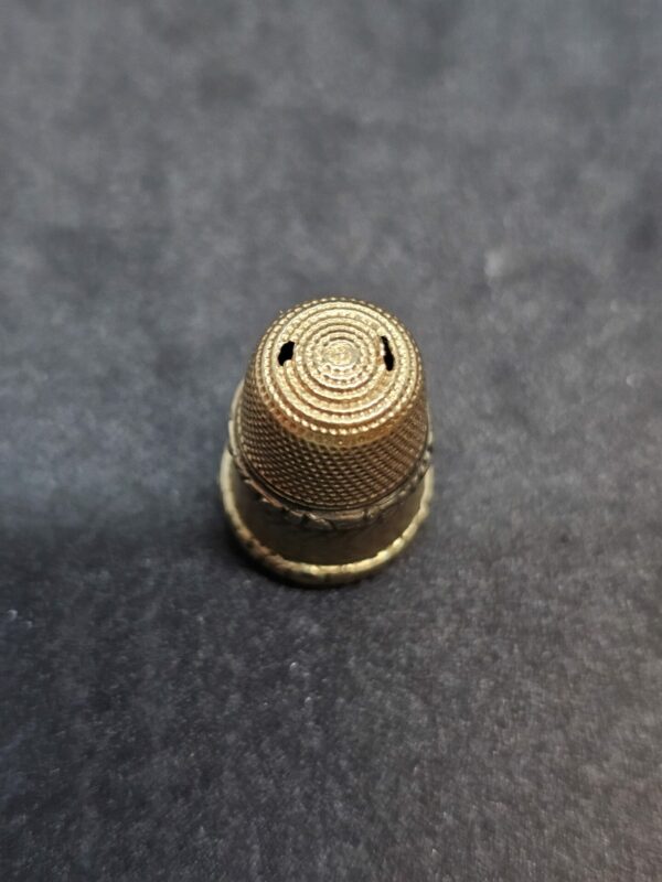 9ct gold Thimble - Image 2