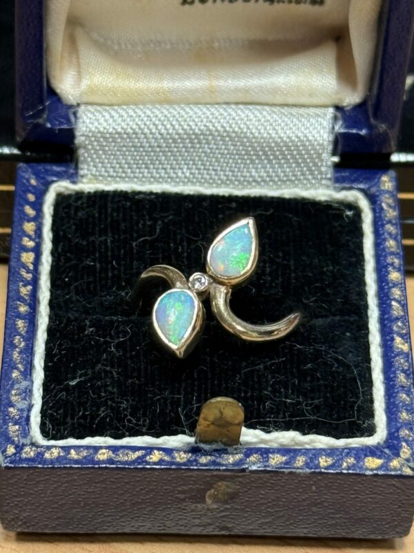 Opal and diamond 9ct gold ladies ring - Image 3