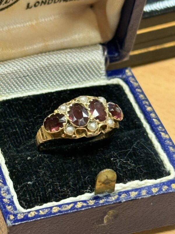 Antique garnet and seed pearl ring 9ct - Image 2