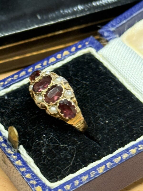 Antique garnet and seed pearl ring 9ct - Image 3