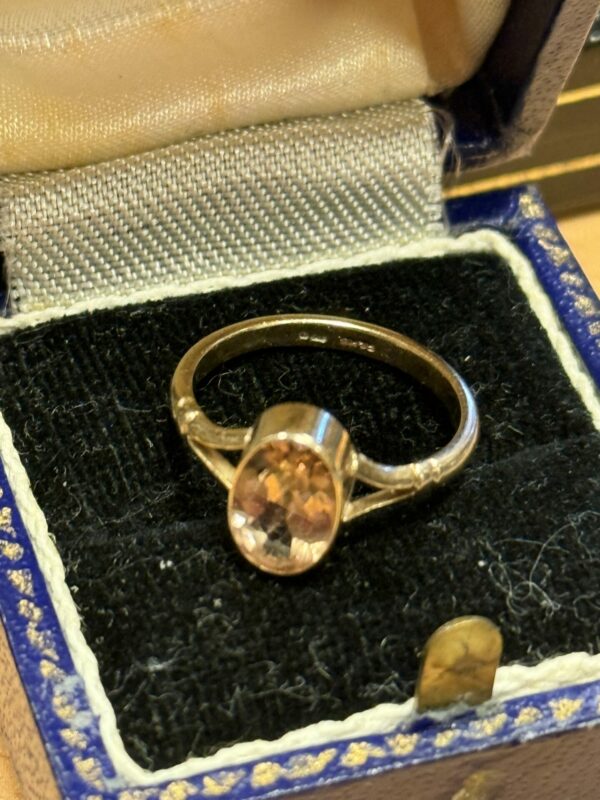 9ct gold citrine ladies child’s ring - Image 4