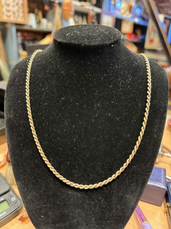 9ct gold  preloved rope chain