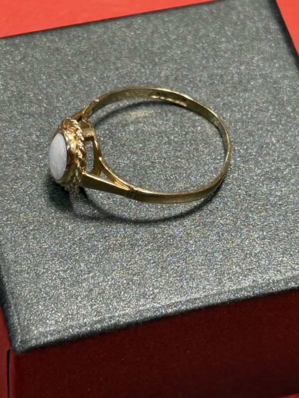 9ct gold and opal ladies ring - Image 4