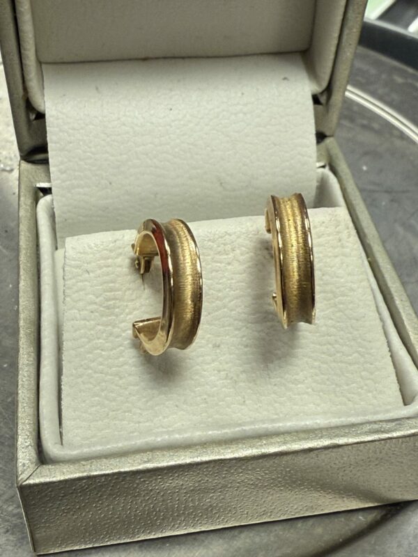 9ct gold click close hoop earrings - Image 2