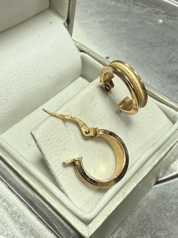 9ct gold click close hoop earrings - Image 3