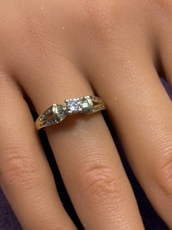 18ct gold and diamond ring