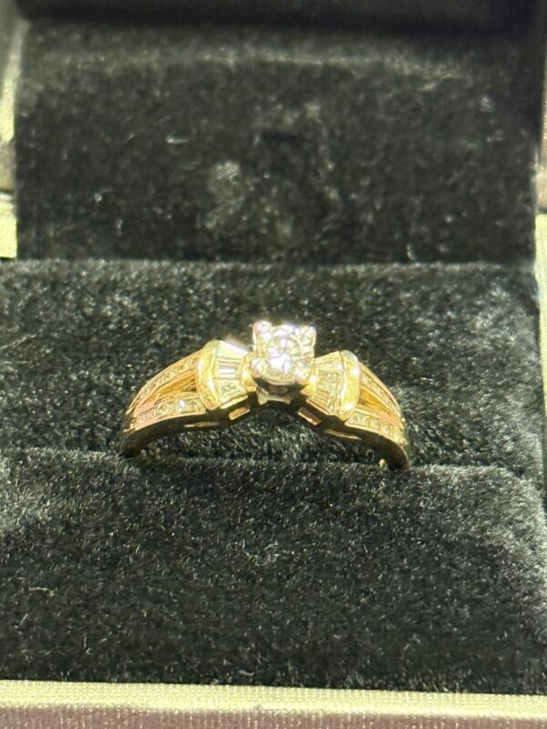 18ct gold and diamond ring - Image 4