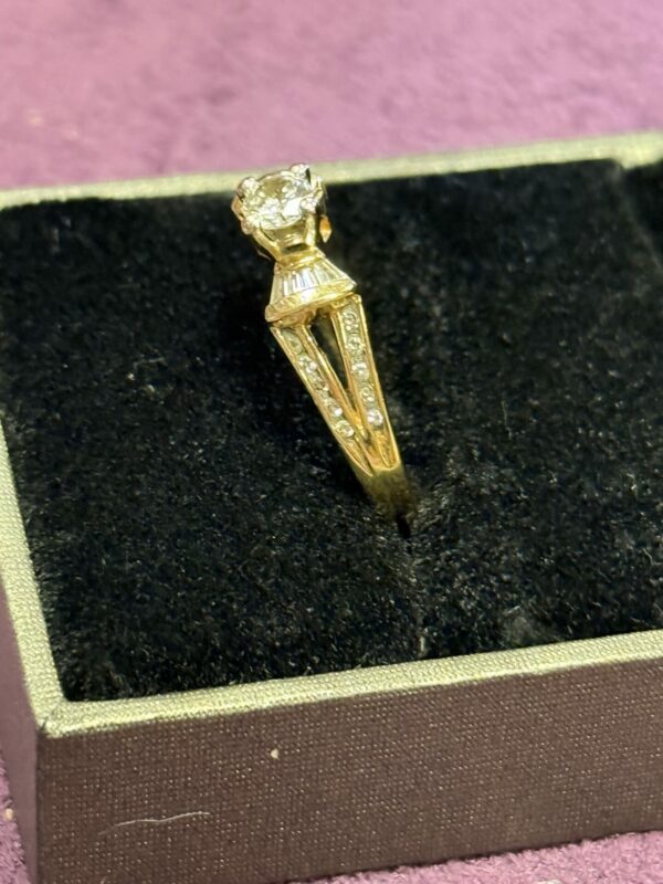 18ct gold and diamond ring - Image 6