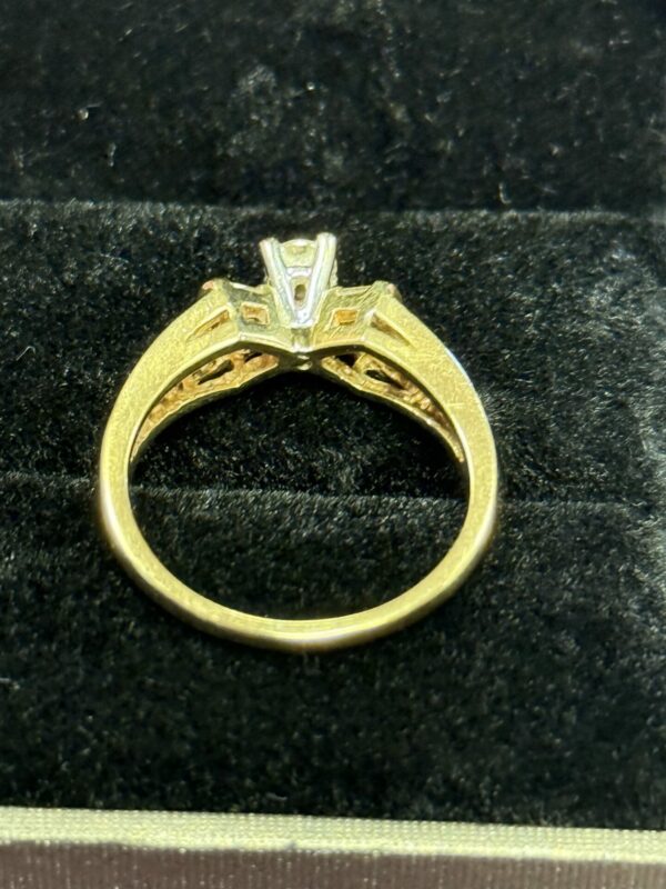 18ct gold and diamond ring - Image 7