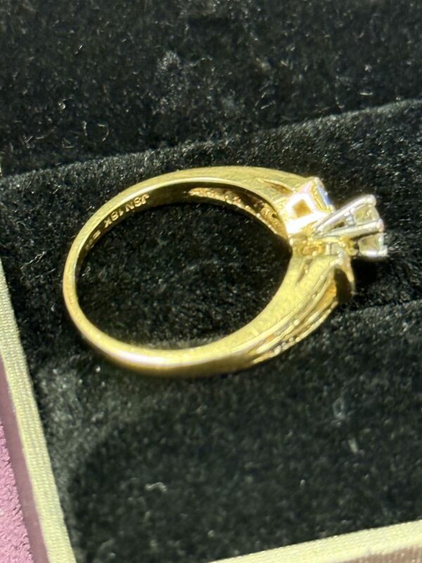 18ct gold and diamond ring - Image 8