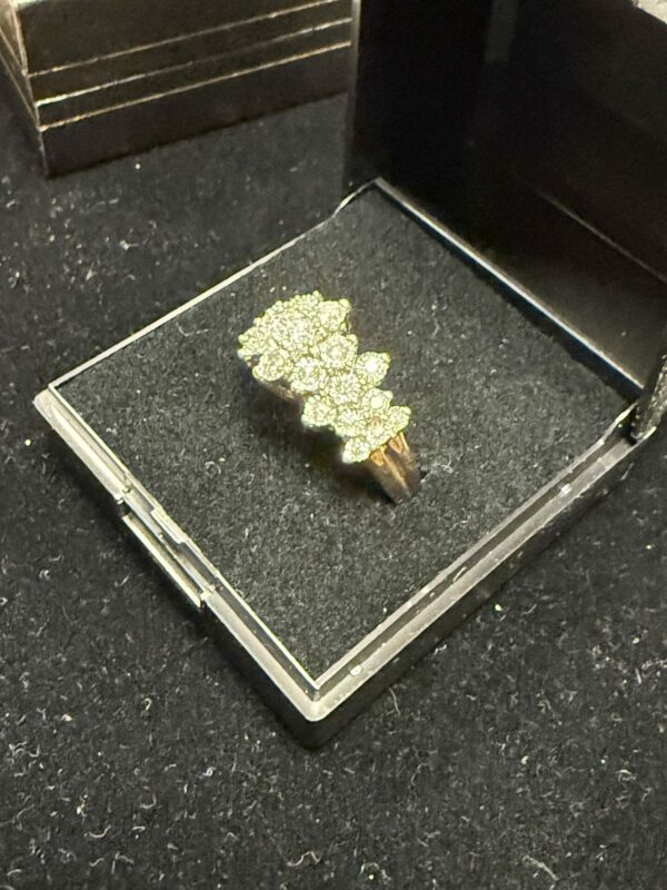 10ct gold diamond cluster ring - Image 4