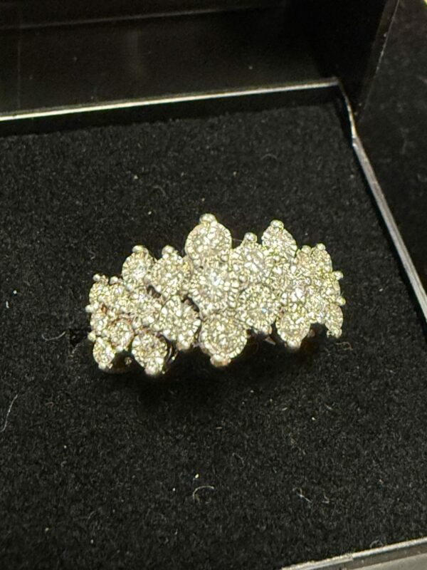 10ct gold diamond cluster ring - Image 5