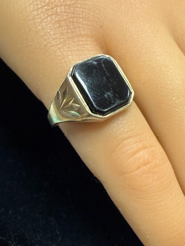 9ct gold onyx signet ring