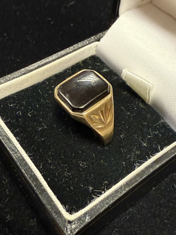 9ct gold onyx signet ring - Image 4