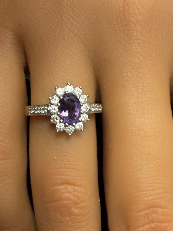 9ct gold amethyst and cz ladies ring - Image 2