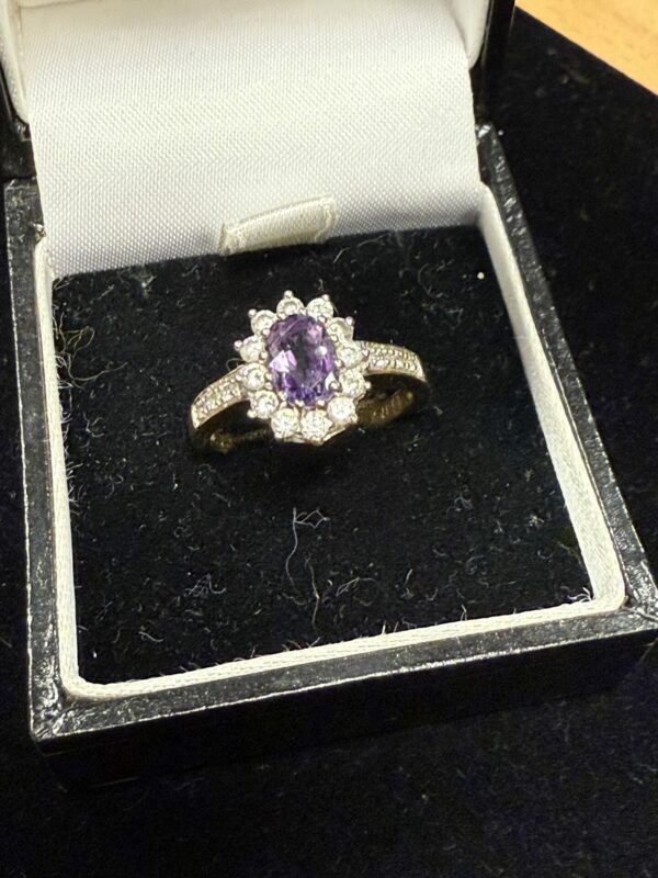 9ct gold amethyst and cz ladies ring - Image 3