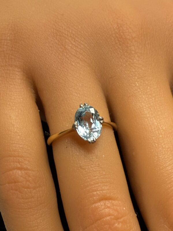 18ct gold aquamarine solitaire ladies ring