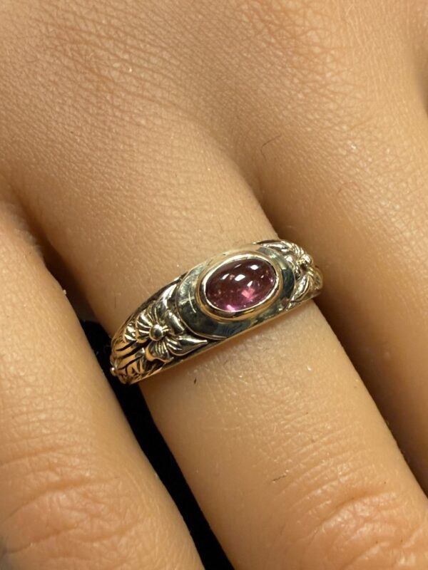 Cabochon amethyst 9ct gold ring - Image 2