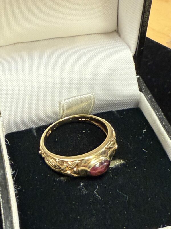 Cabochon amethyst 9ct gold ring - Image 5