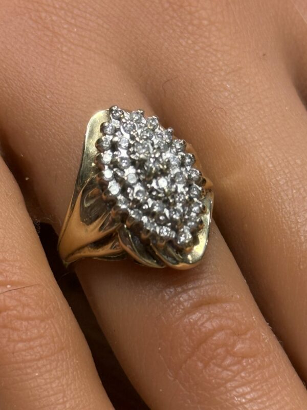 Chunky 9ct gold diamond cluster ring - Image 2