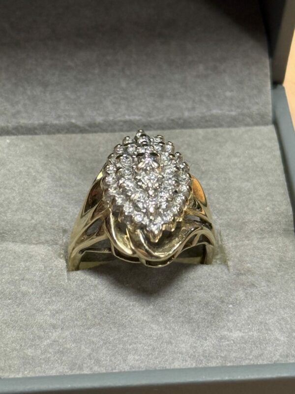 Chunky 9ct gold diamond cluster ring - Image 3