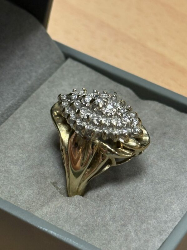 Chunky 9ct gold diamond cluster ring - Image 5