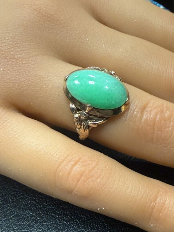 9ct gold jade cabochon ladies ring - Image 2