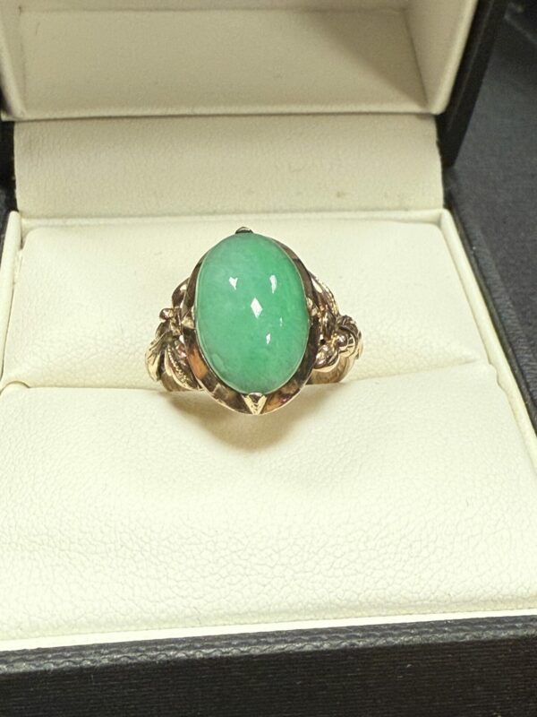 9ct gold jade cabochon ladies ring - Image 3