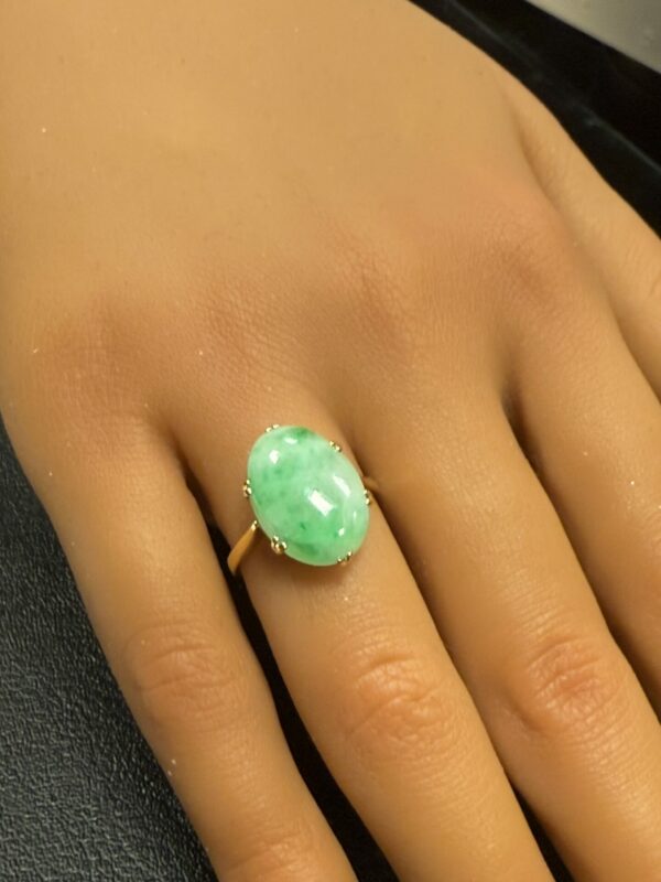 18ct gold and jade ladies ring