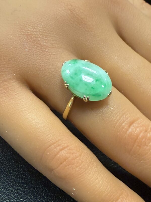 18ct gold and jade ladies ring - Image 2