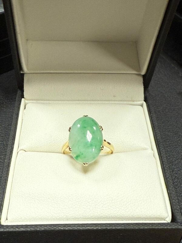 18ct gold and jade ladies ring - Image 3