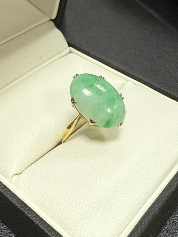 18ct gold and jade ladies ring - Image 4