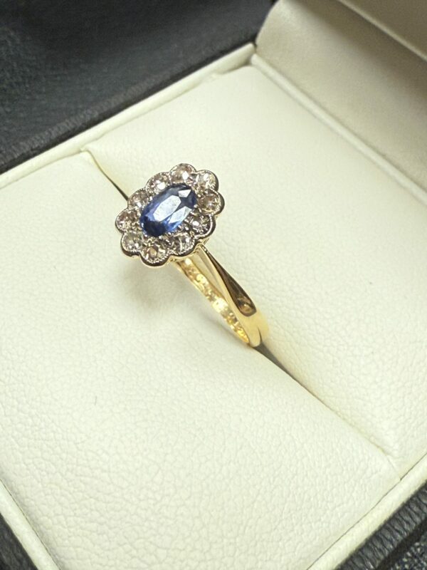 Diamond and sapphire art deco ladies ring 18ct gold - Image 4