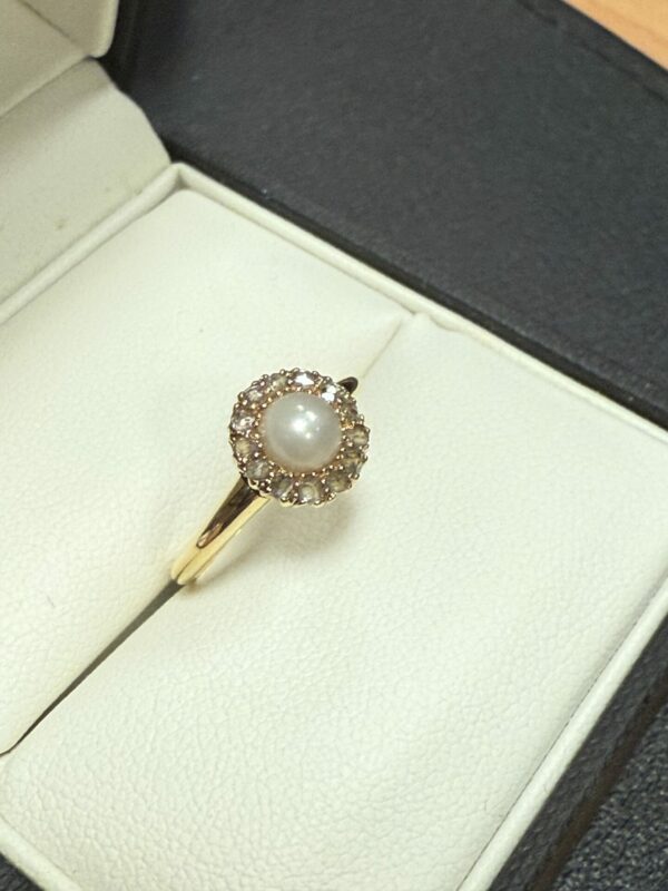 18ct gold antique pearl and diamond ring - Image 4