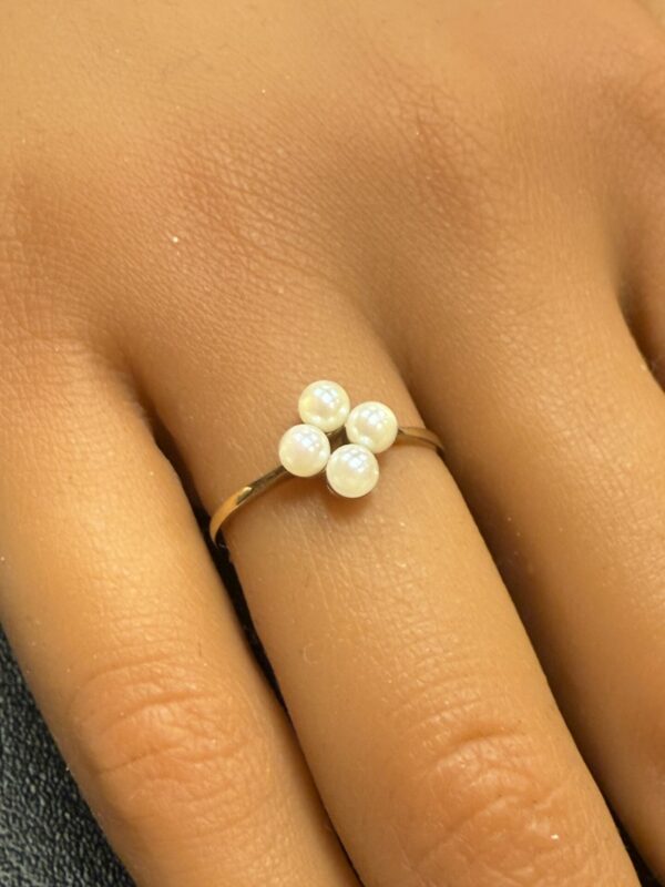 9ct gold and Pearl ring